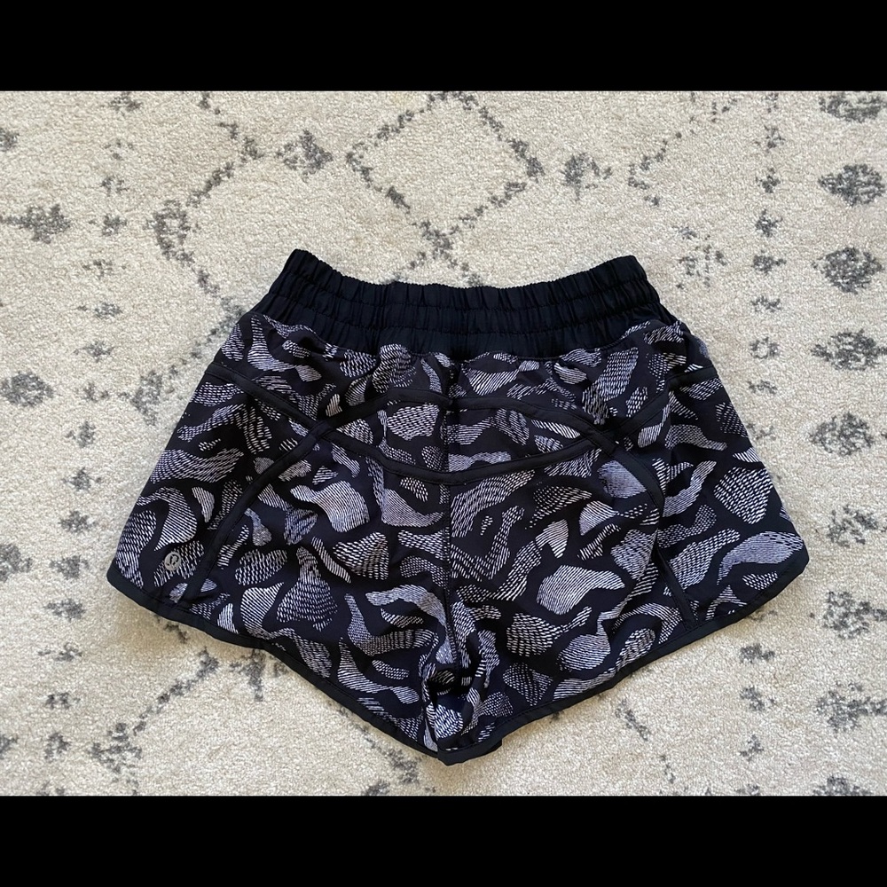 Lululemon tracker short iv size 4